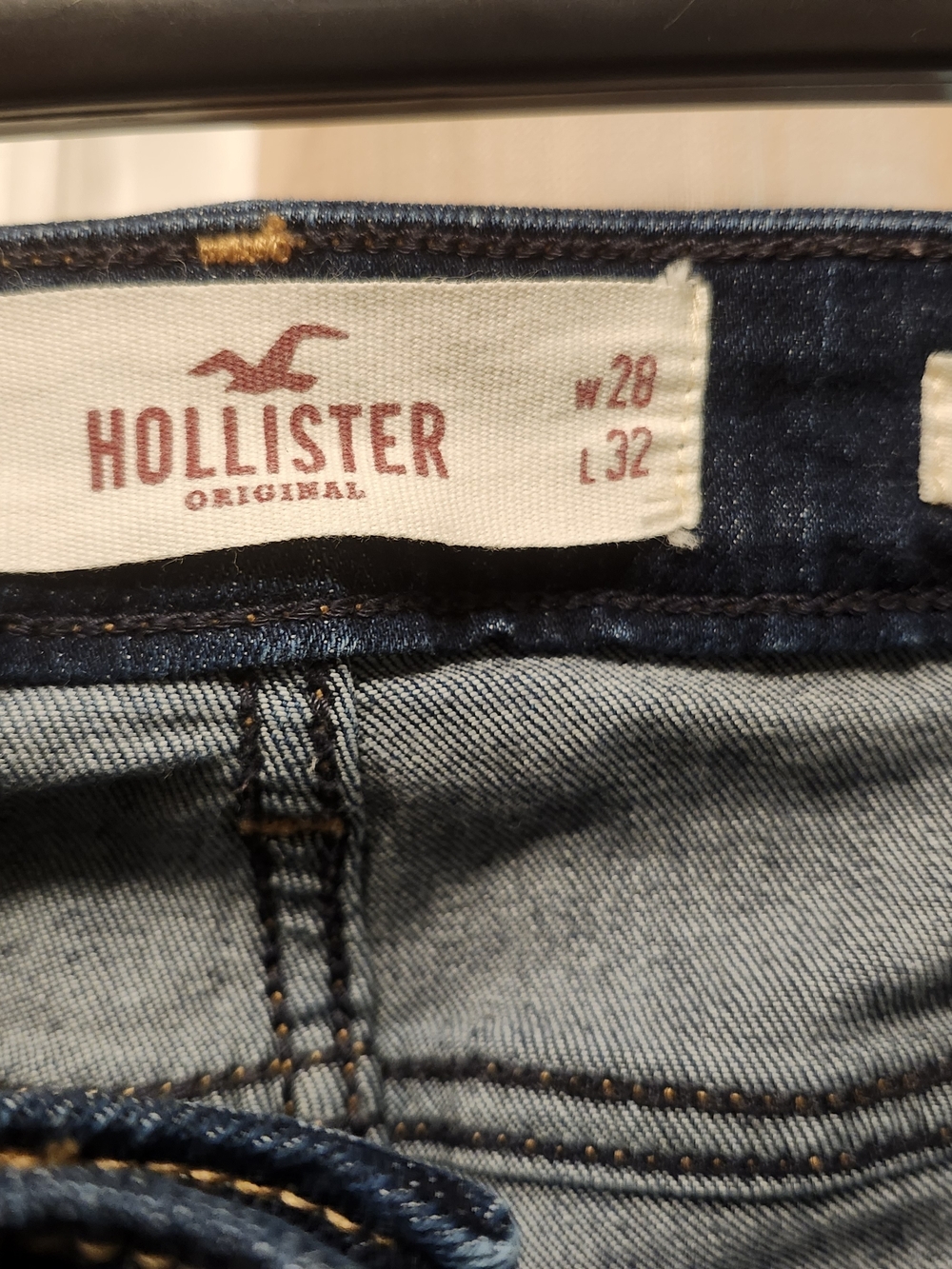 Hollister Women's Blue Denim Jeans - Classic Mid Wash